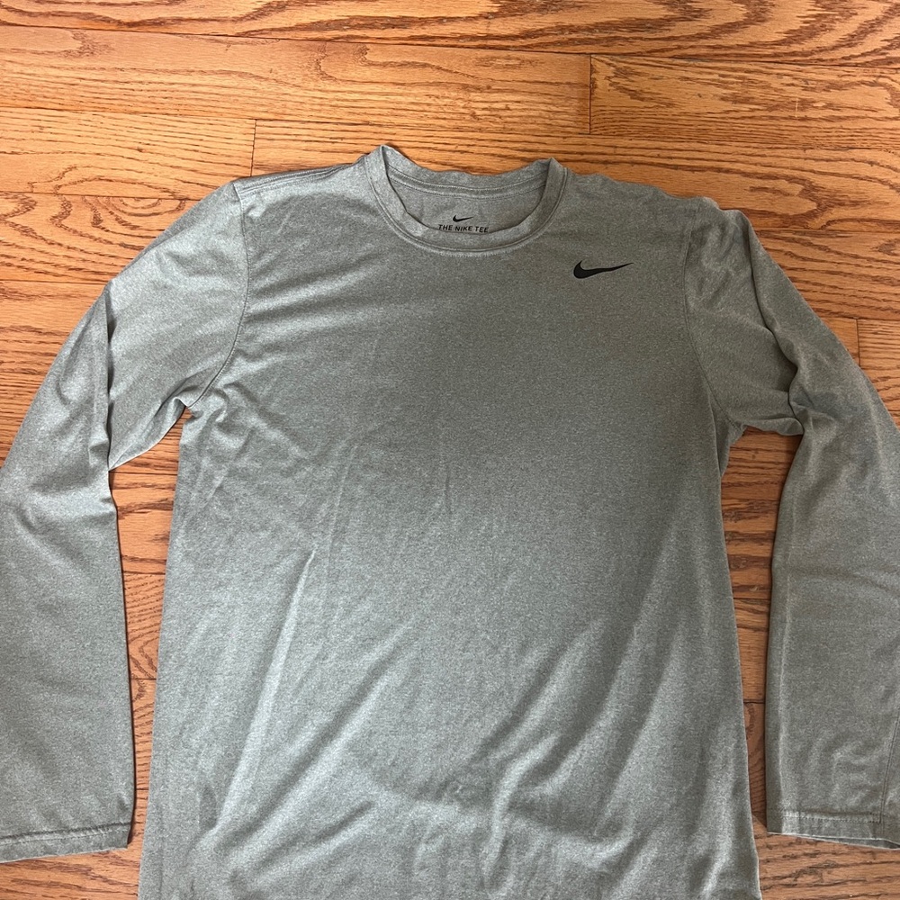 Nike Men's Gray Long Sleeve Shirt